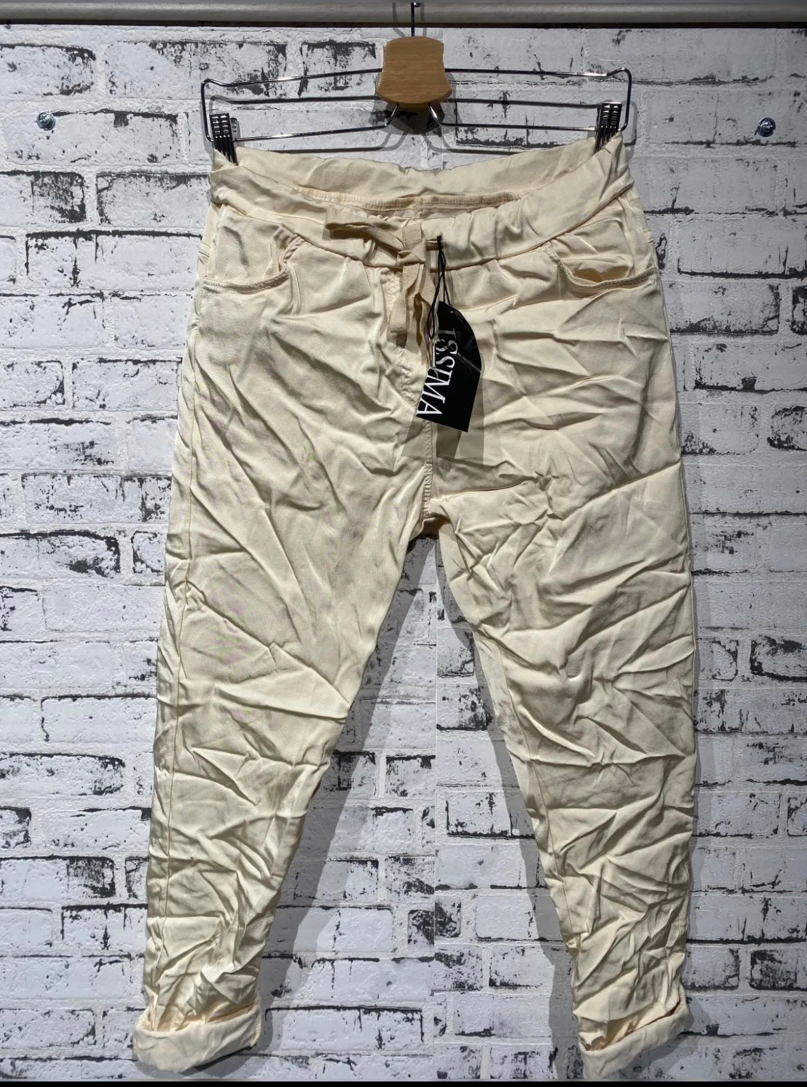 A:Issima Shiny Jogpant Hose