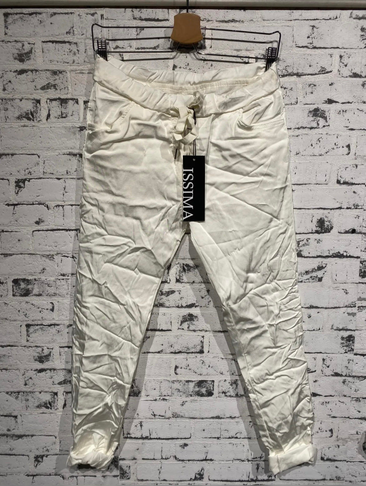 A:Issima Shiny Jogpant Hose